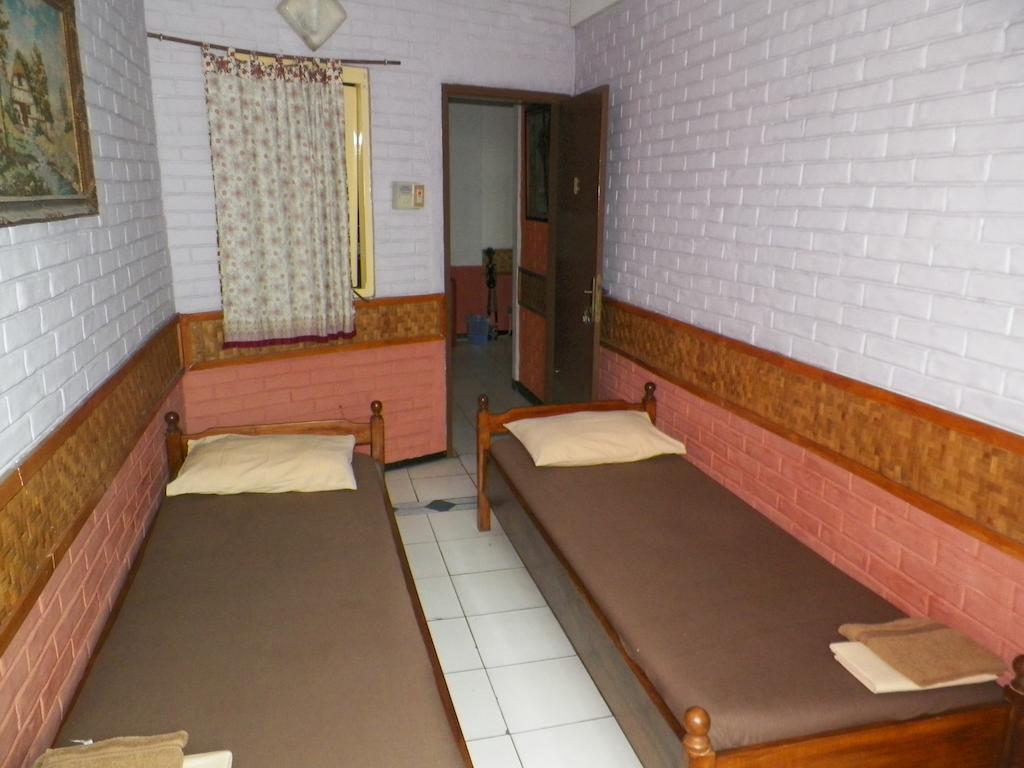 New By Moritz Guest House Bandung Room photo